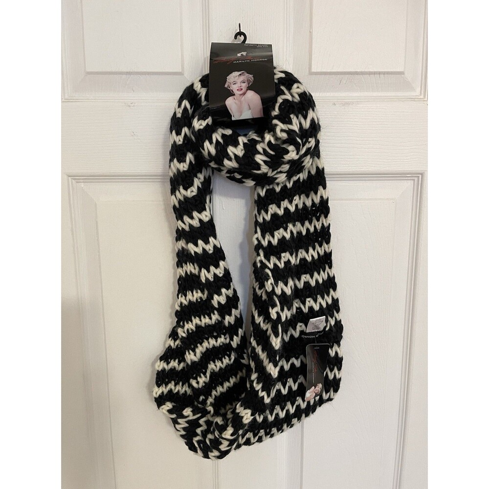 NWT Marilyn Monroe Black & White Chunky Knit Infinity Scarf One Size